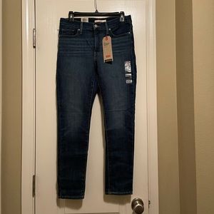 Levi’s 311 Shaping Jeans